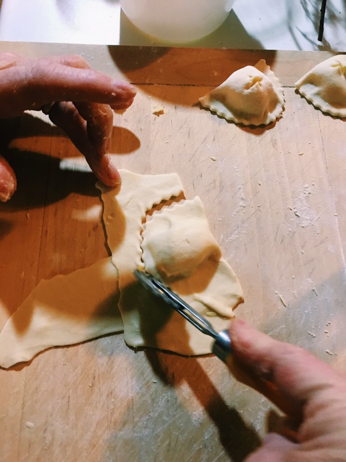 Tagliare via l'eccesso di pasta