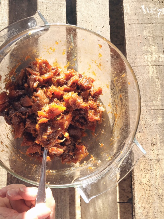 Macedonia semi candita di zucca, mele verdi, fichi, pesche saturnine, cipolle di Tropea e uvetta al miele e aceto balsamico