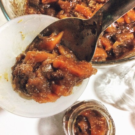 Macedonia semi candita di zucca, mele verdi, fichi, pesche saturnine, cipolle di Tropea e uvetta al miele e aceto balsamico